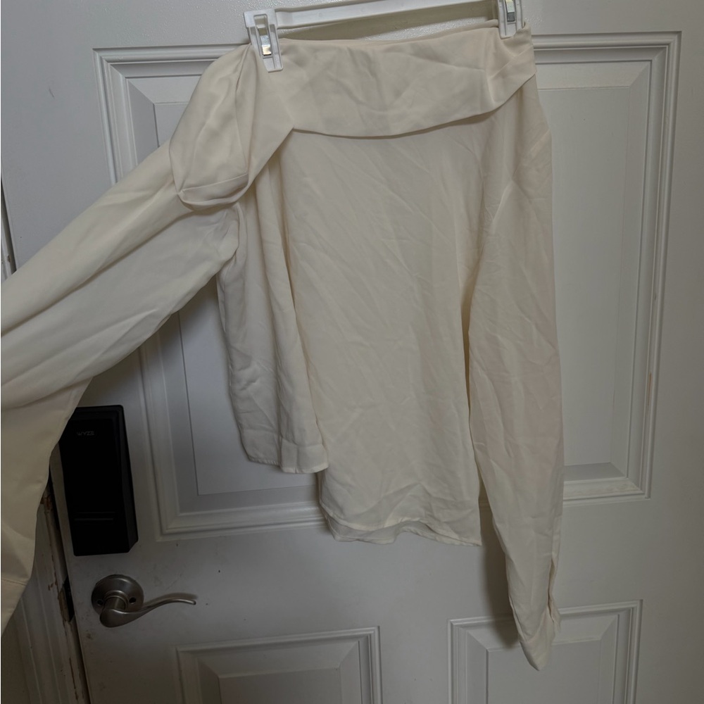 HALARA Cream Asymmetrical One-Shoulder Top